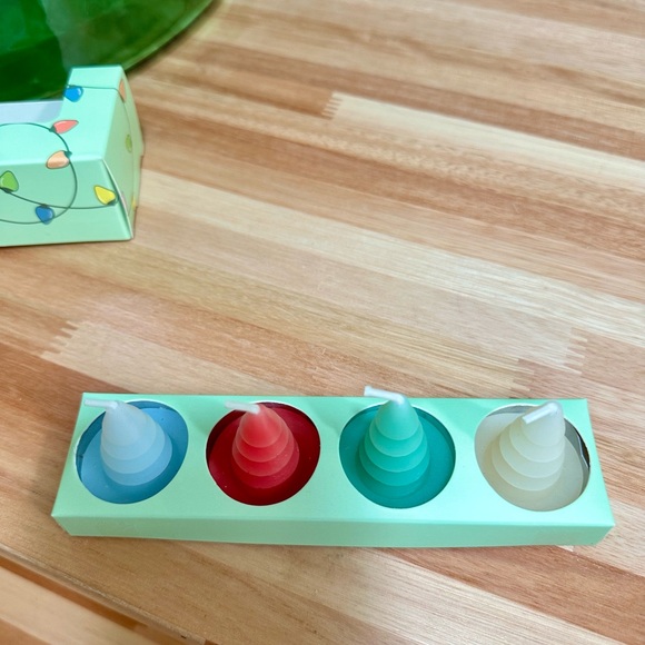 Festive Tree-Shaped Tea Light Candle Set - Red, Green, White, and Blue - Picture 5 of 6